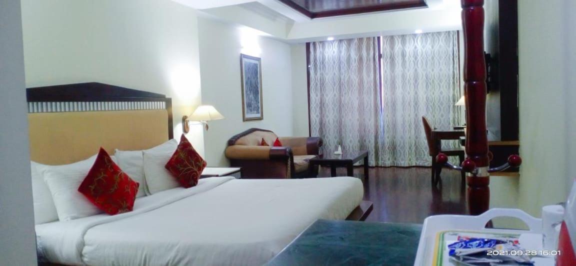 Hotel The Residency Srinagar Exterior foto
