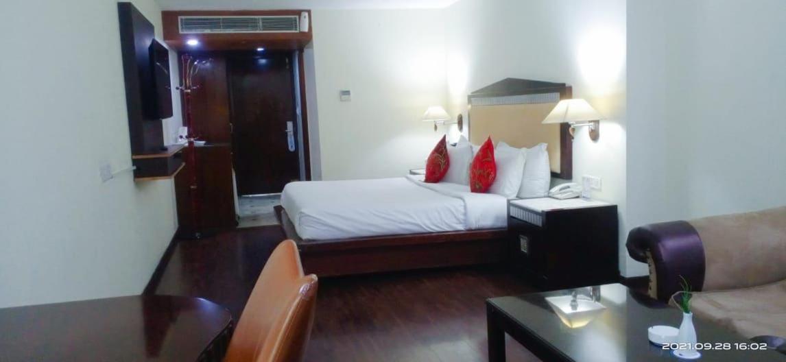 Hotel The Residency Srinagar Exterior foto
