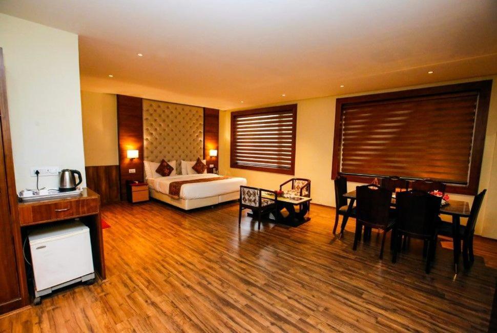 Hotel The Residency Srinagar Exterior foto