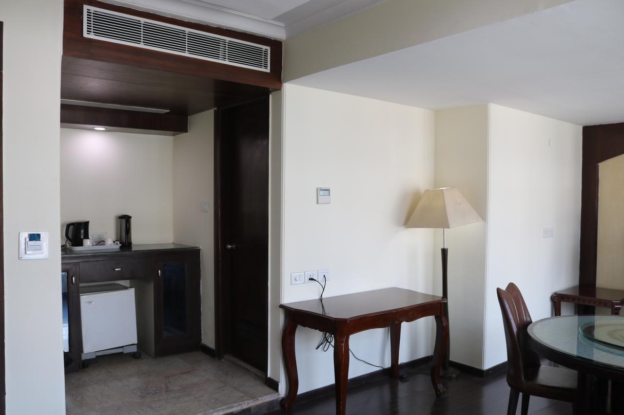 Hotel The Residency Srinagar Exterior foto
