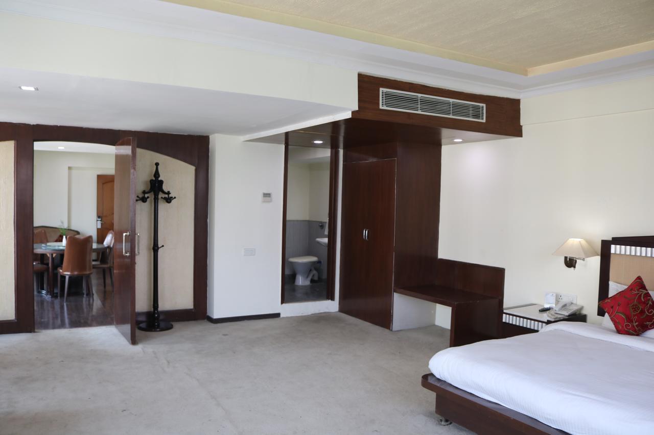 Hotel The Residency Srinagar Exterior foto
