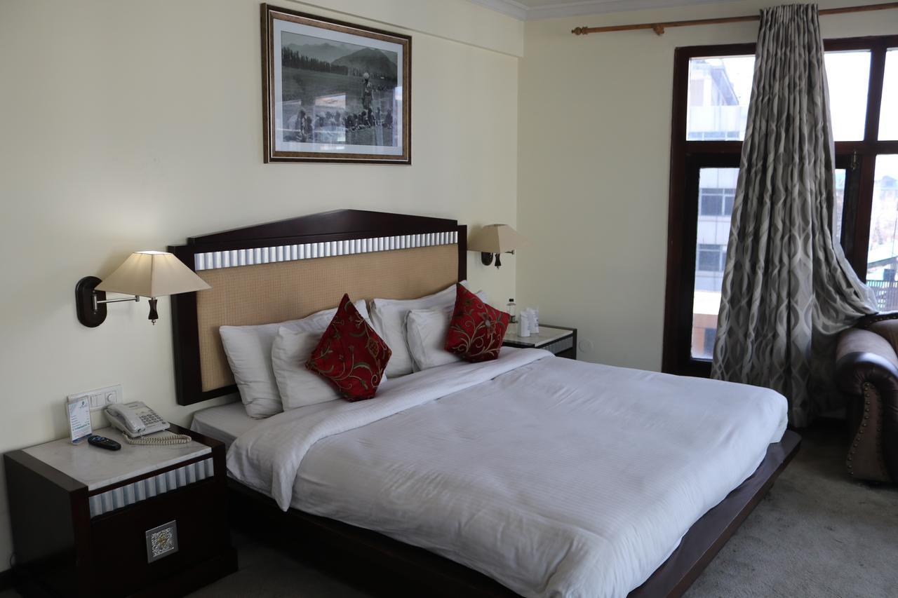 Hotel The Residency Srinagar Exterior foto