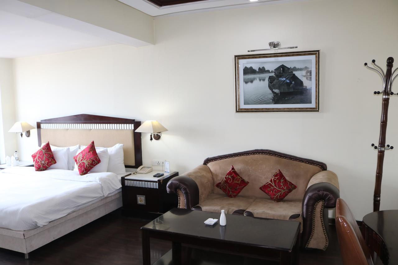 Hotel The Residency Srinagar Exterior foto