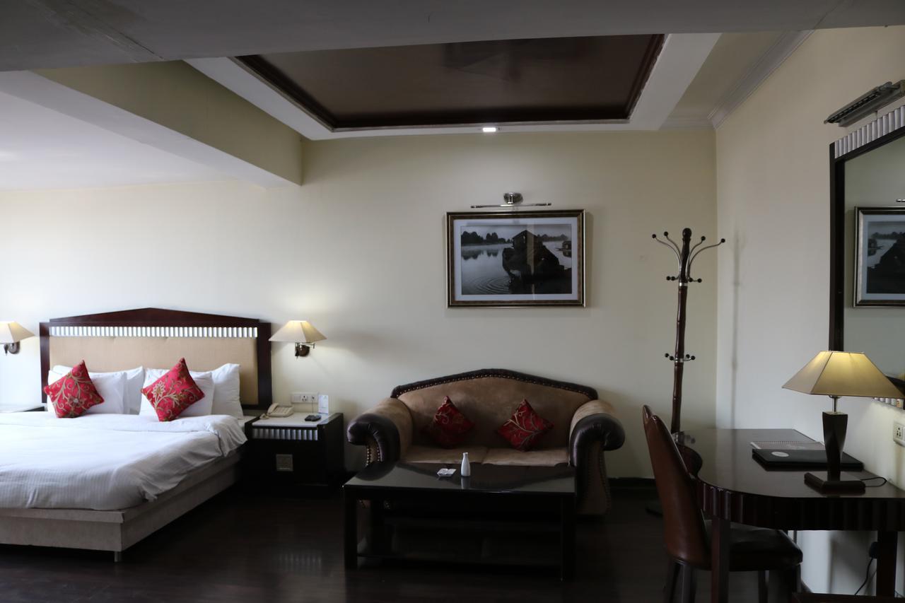 Hotel The Residency Srinagar Exterior foto