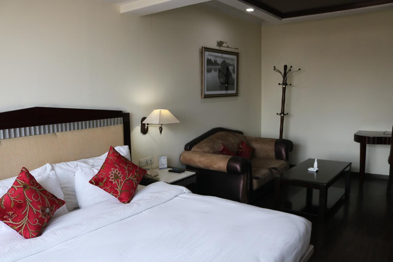 Hotel The Residency Srinagar Exterior foto
