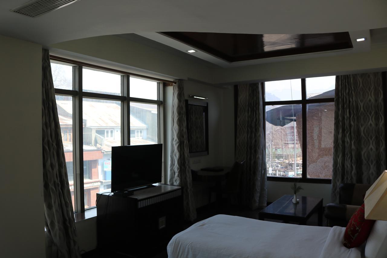 Hotel The Residency Srinagar Exterior foto